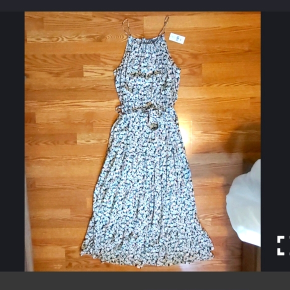 Suzy Shier Dresses & Skirts - NWT large Suzy Shier dress